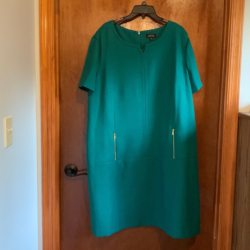 Short-Sleeve Split Neck Shift Dress with Pockets